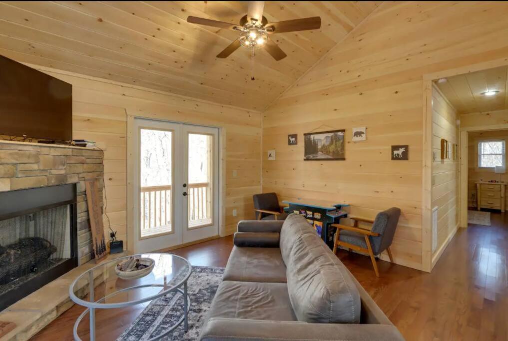 New Serene, Fun & Comfy Cabin- Covered Deck, Grill, Arcade Murphy Exterior foto