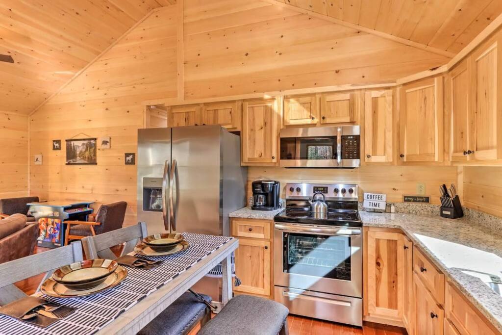 New Serene, Fun & Comfy Cabin- Covered Deck, Grill, Arcade Murphy Exterior foto