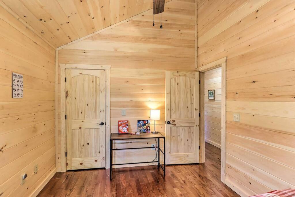 New Serene, Fun & Comfy Cabin- Covered Deck, Grill, Arcade Murphy Exterior foto