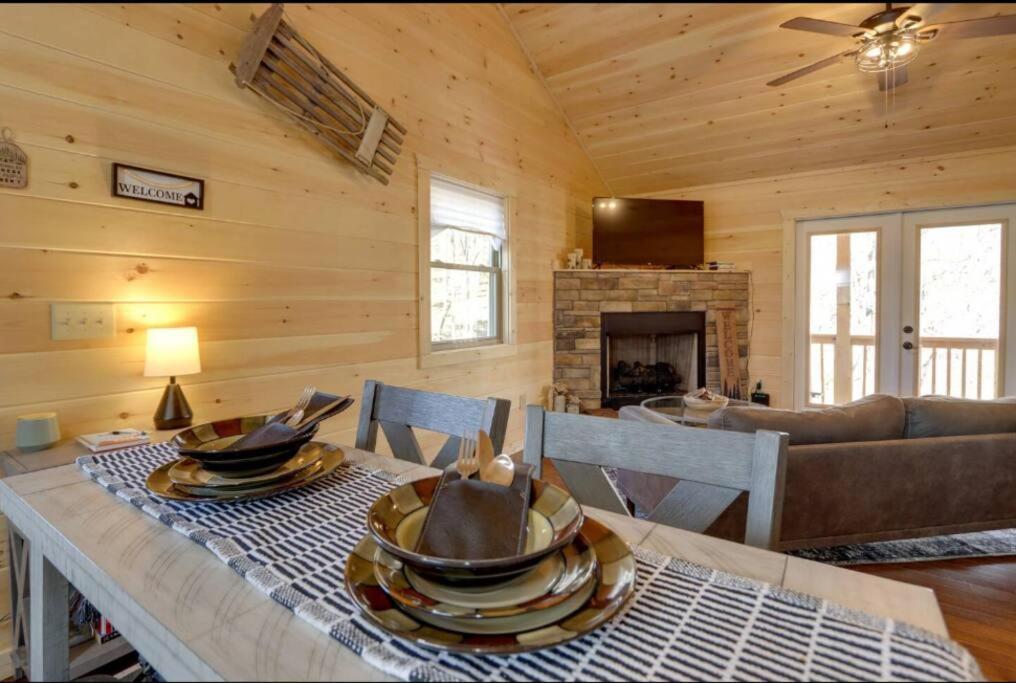 New Serene, Fun & Comfy Cabin- Covered Deck, Grill, Arcade Murphy Exterior foto